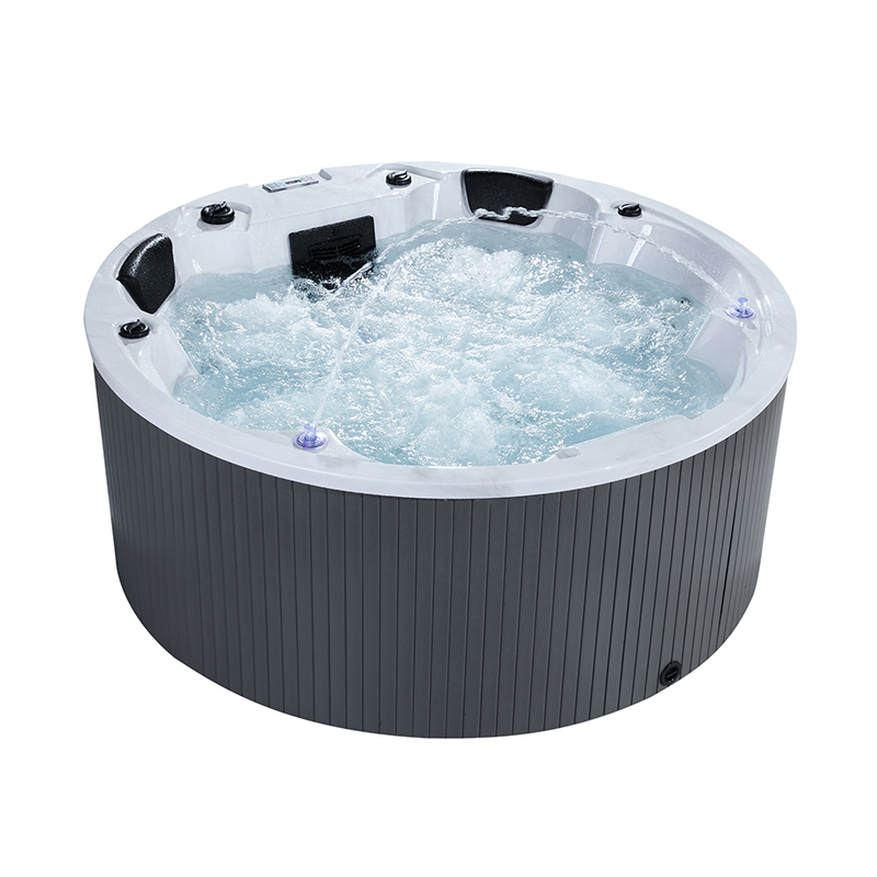 Hot Tub - حوض استحمام جاكوزي قائم بذاته لـ