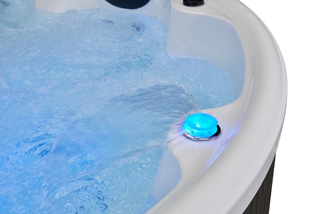 حوض استحمام للتدليك للكبار، حو - مراجعة Hot Tub وسعره